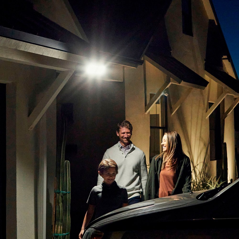 Arlo Pro 3 Indoor/Outdoor Wire-Free 2K HDR Floodlight Camera - White (New)