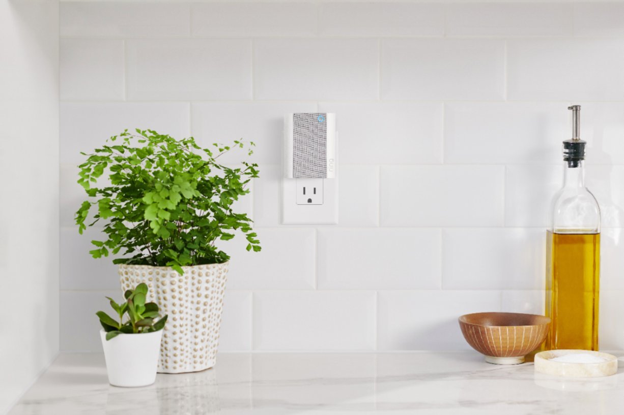 Ring Chime Wi-Fi Enabled Plug-In Chime for Ring Devices - White (Refurbished)
