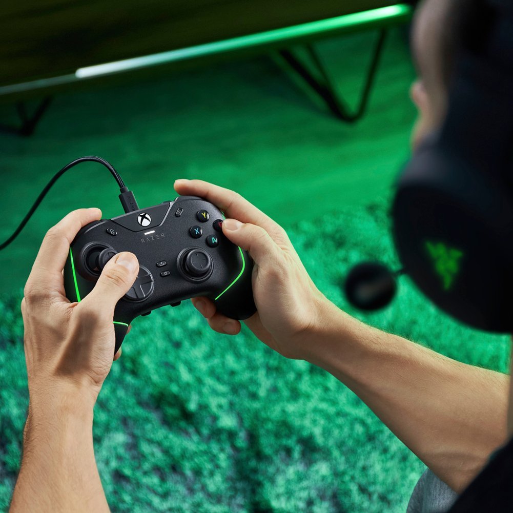 Razer Wolverine V2 Chroma Pro Gaming Controller for Xbox Series X|S - Black (Certified Refurbished)