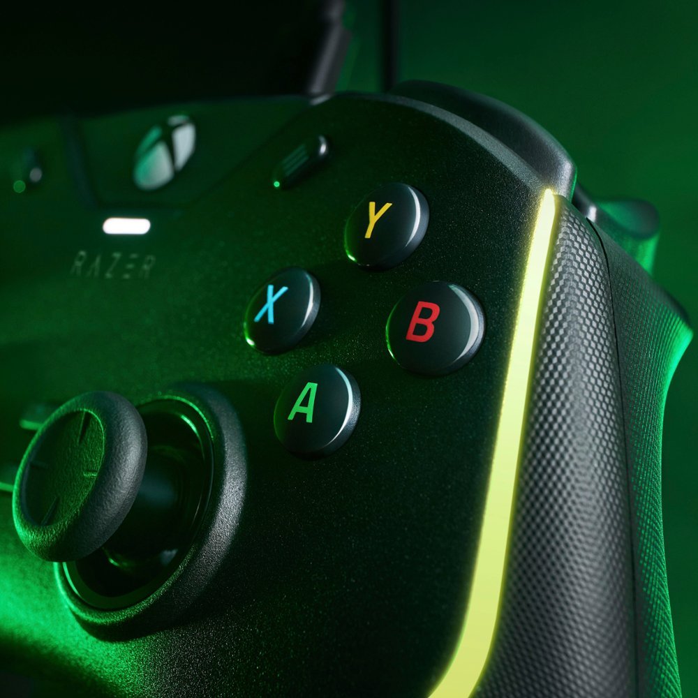 Razer Wolverine V2 Chroma Pro Gaming Controller for Xbox Series X|S - Black (New)