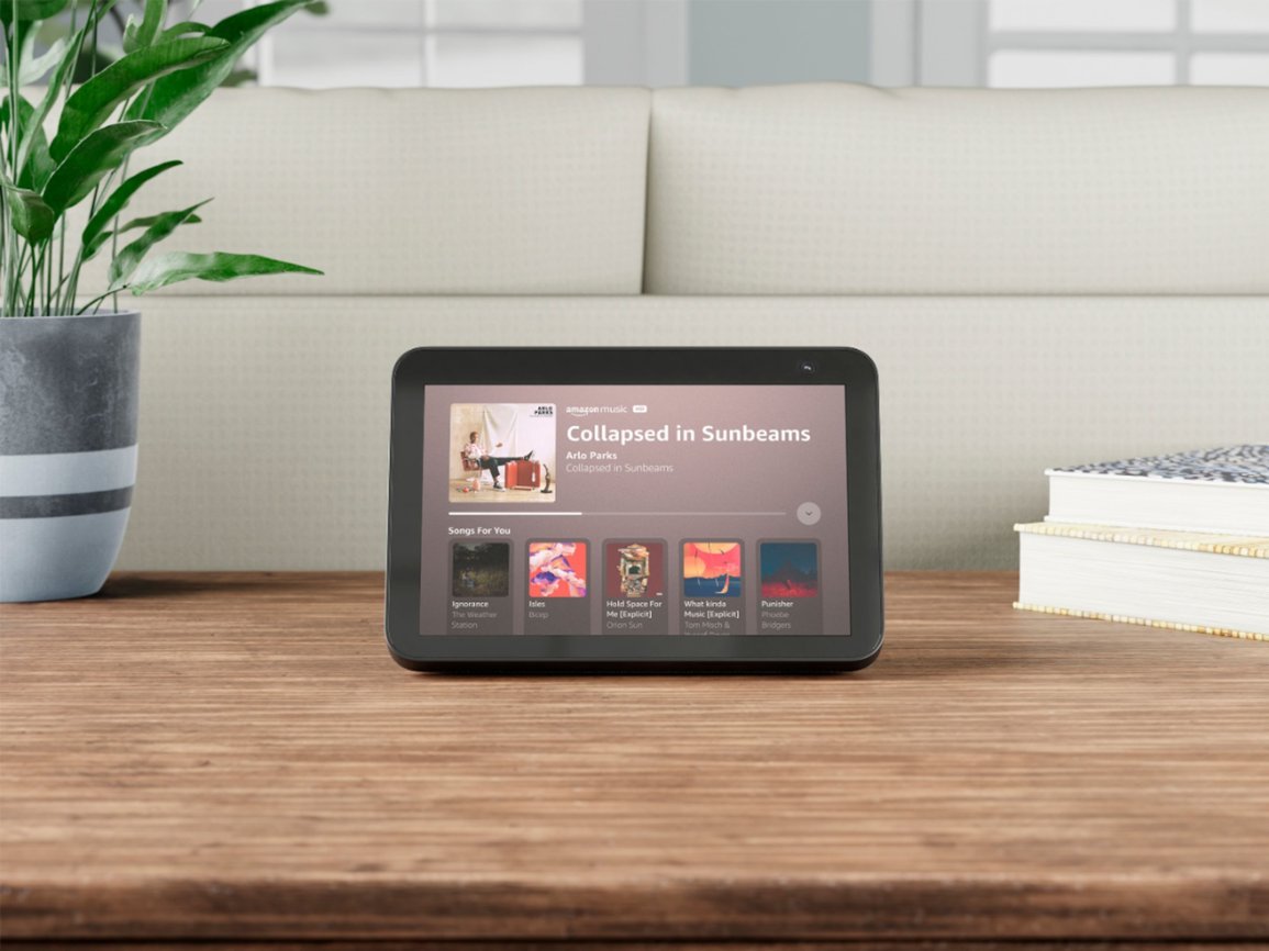 Amazon Echo Show 8 (2nd Gen) HD smart display with Alexa - Charcoal (Refurbished)
